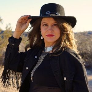 Meet your Posher, Emily